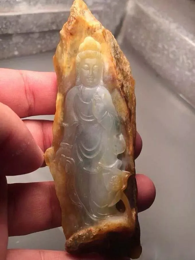 一块大马坎翡翠水石一刀切出惊喜,起货后成品更有不一样的味道