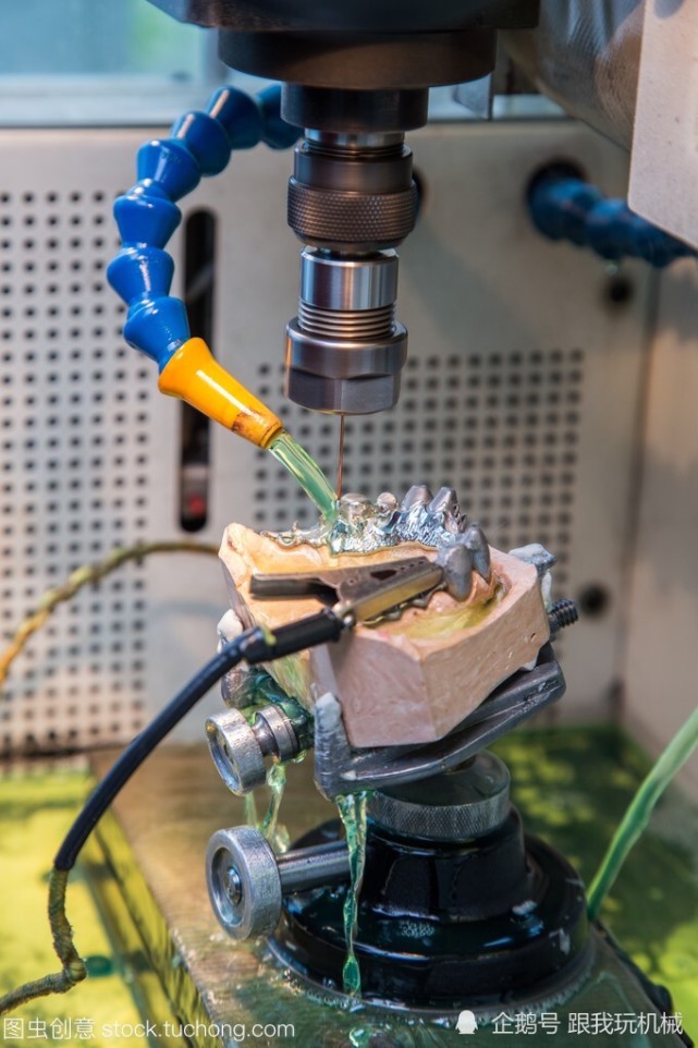 加工工艺:科普一下电火花工作原理和作用|电火花|电极|工件|脉波