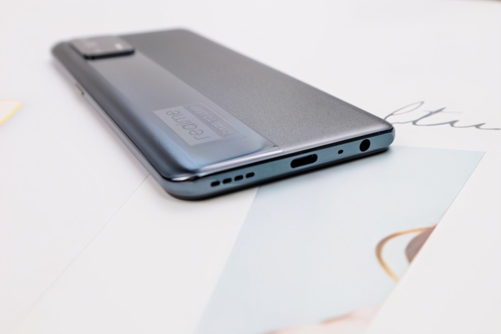 天玑800u 66w快充,荣耀v40轻奢版值得买吗?