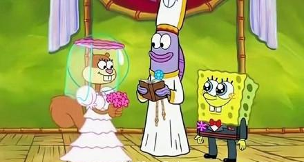 从相关网友给出的视频来看,确实是有海绵宝宝和珊迪结婚的镜头,这对在