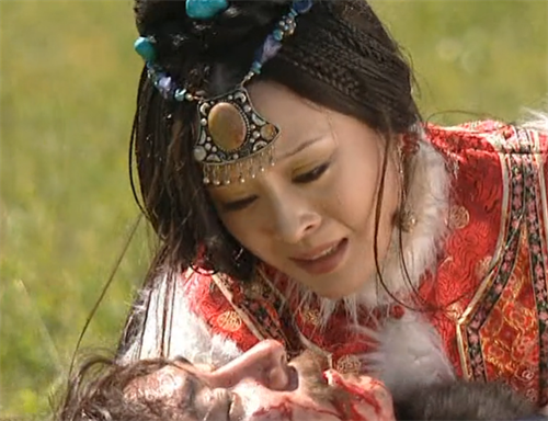 蓝齐儿被康熙伤害了三次,最终砸碎八音盒,此生父女不再相见