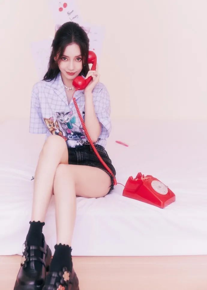 杨颖穿格子衬衫配短裤太性感!细腰长腿魔鬼身材撩人_腾讯新闻