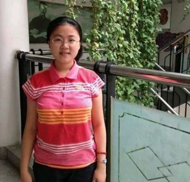 <b>成都女孩王艺瑾放弃了香港大学68万港元的全额奖学金，选择了北京大学马克思</b>