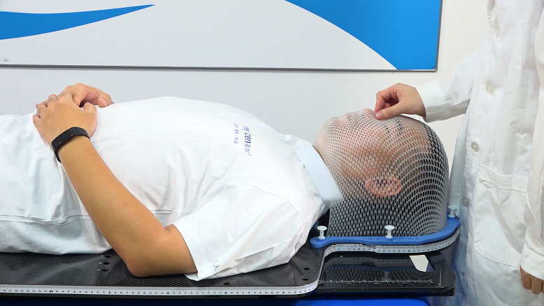 美岑放疗定位膜-常规型s型面膜【白膜】使用操作演示及说明_腾讯新闻