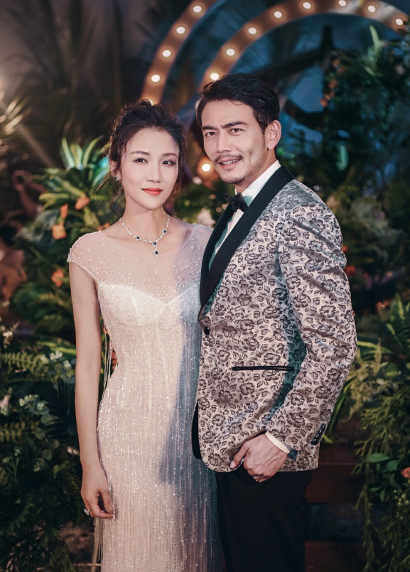 杨烁老婆晒十岁儿子杨雨辰歪嘴笑像极爸爸颜值被赞童星顶流