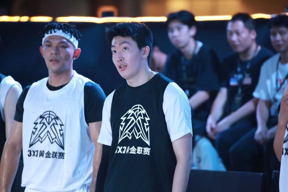 英雄联盟 管泽元得罪Rap上热搜，网友直呼：进NBA看饮水机没问题