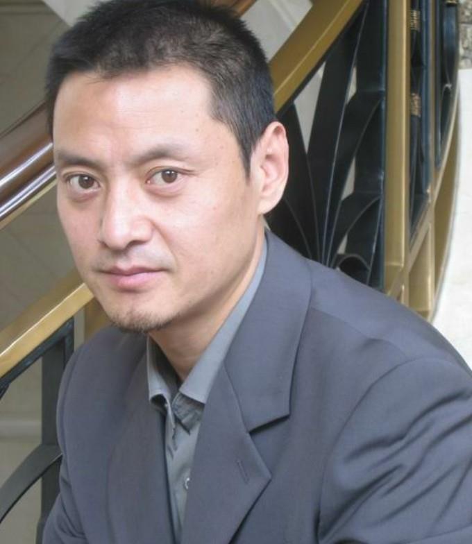 尹铸胜用出色的演技,淋漓尽致地塑造了吴炳湘的丑恶做派,复杂奸诈的人