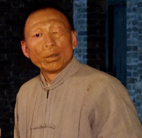 《大宅门》拍摄现场,李明想跟蒋雯丽打招呼,蒋雯丽看到他直接大哭起来