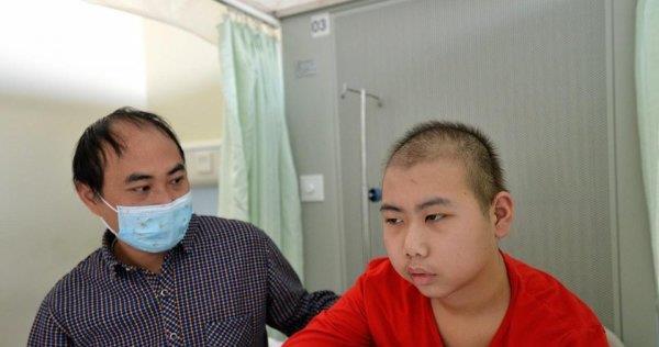 母親網戀後離家,河南14歲男孩偷偷抹淚,盼能跟著父親活下去