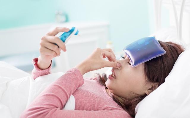 发烧时让捂汗,而西方人选择冰敷,哪一种方法更适合退烧呢?