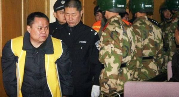 叶成坚到澳门后,在赌场以叠码为生,开始在澳门"闯世界".