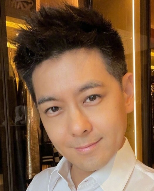 46岁林志颖晒自拍不老男神两鬓花白发福显老态奢华衣帽间抢镜