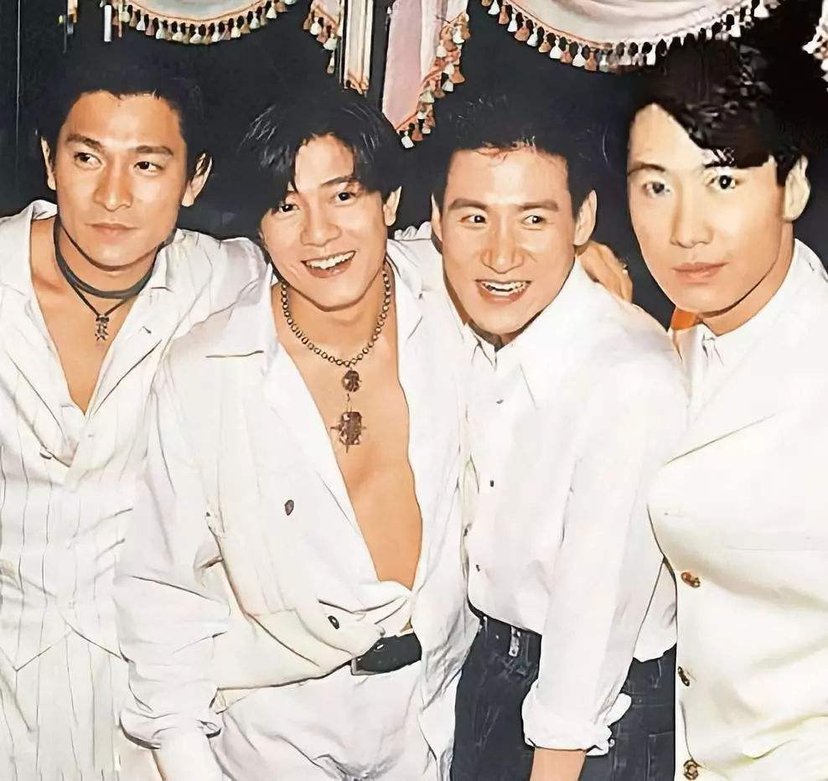 四大天王云聚首,黎明红馆开演唱会,刘德华张学友郭富城齐送花篮