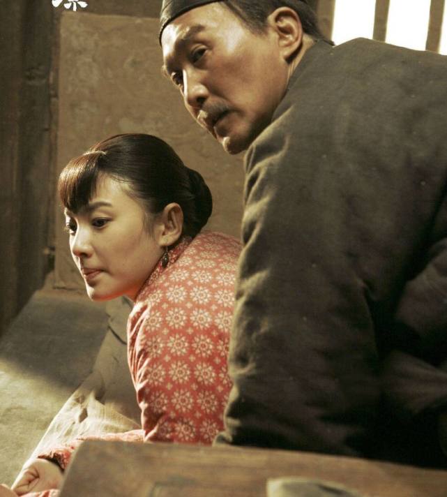 《白鹿原》:大喜之日,白嘉轩娶的第5个媳妇,可怜巴巴地说:我宁愿给你