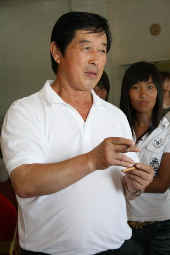 马家军教练马俊仁巅峰之际因丑闻被迫退出国家队现状如何