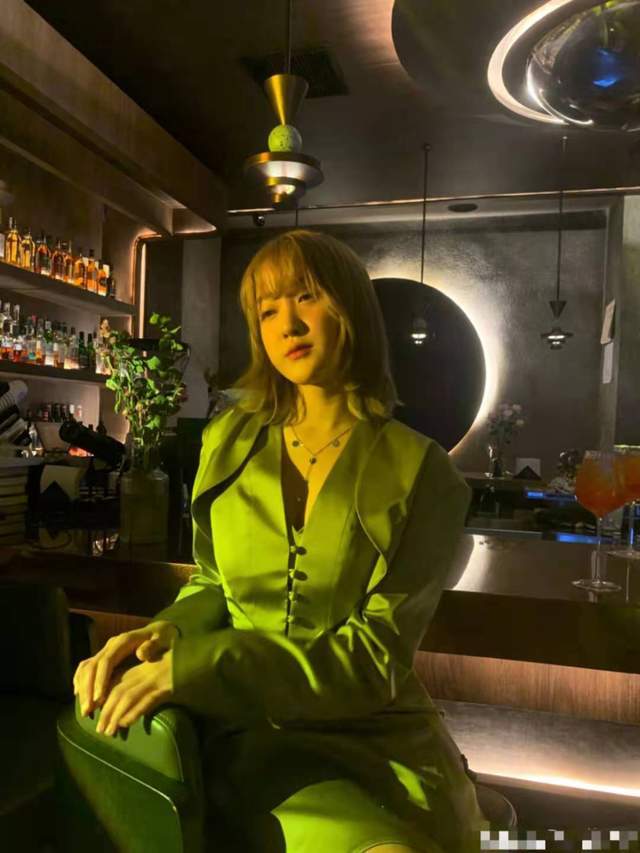 龙丹妮旗下艺人疑自杀未遂,自曝4个月没工作,多次发表厌世言论