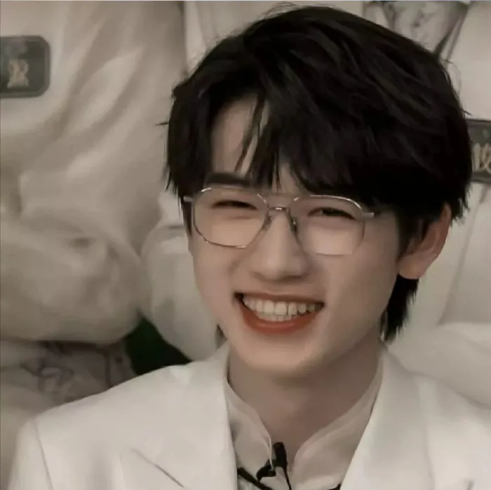 宋亚轩氛围感头像|请你一直开心_腾讯新闻