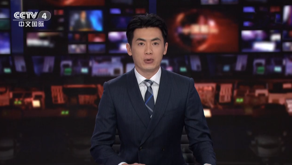 对比来看,主持人大赛选手刘颢玥在央视国际频道的发展速度要比崔爽,田