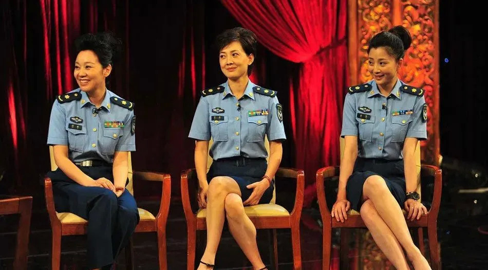 大学毕业后,唐静又加入空政话剧团,成为空政电视剧中心的职业演员,与