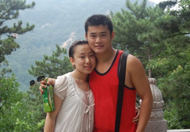 赵本山徒弟丫蛋为女儿庆生,丈夫是陈爽前夫,孩子长得很像小沈阳