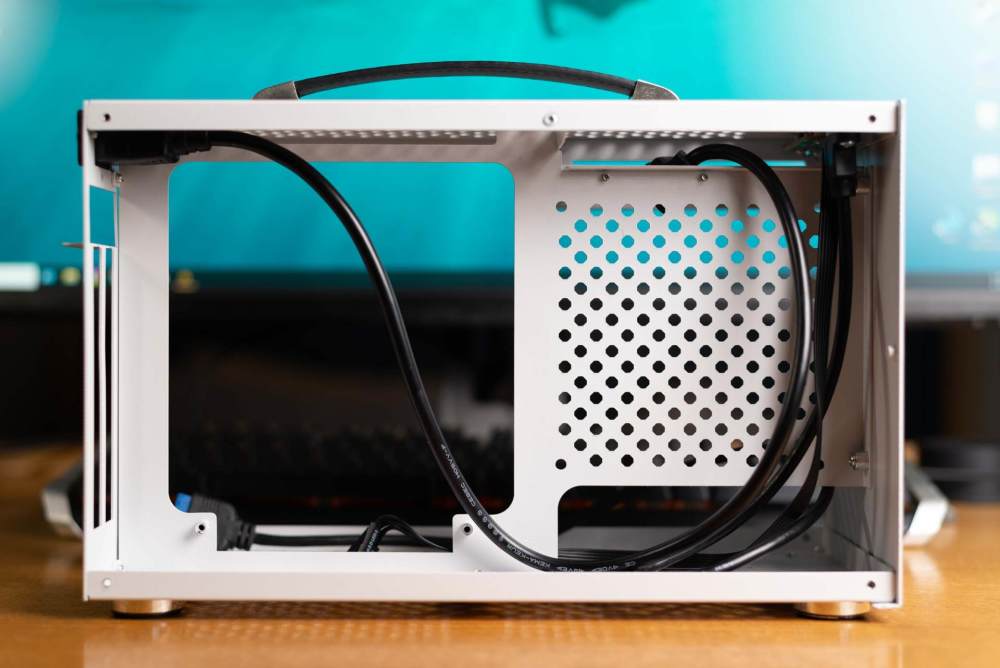 超频三蜂鸟i100这可能是最值得入门itx机箱