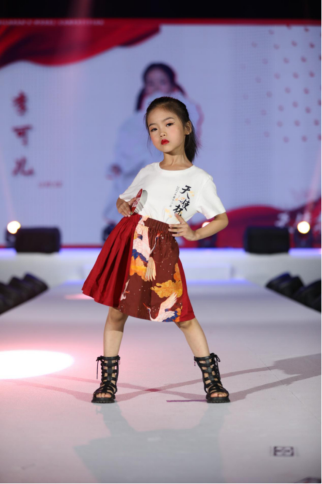 7月上旬,2021第十二届天使杯少儿模特大赛四川赛区区域决赛在成都城市