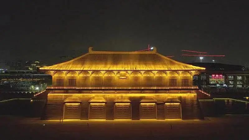 我想和你一起在"含元殿"上仰望星空