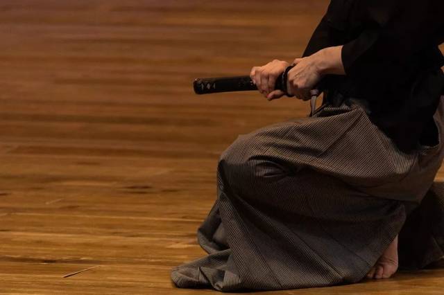 居合斩 真的是垃圾武技吗 一刀破万法 天才都很难真正学会 全网搜