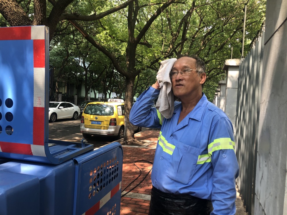 歇一歇避暑,上海已有约6000家环卫工人"爱心接力站"