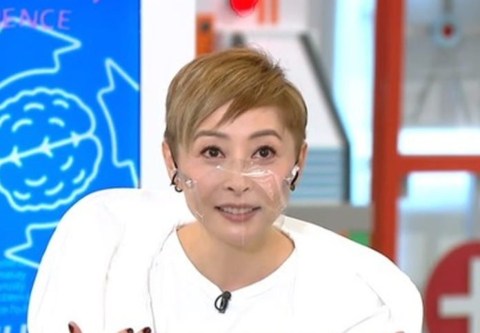 55岁钱嘉乐回巢tvb做主持人曾因哥哥入行被业界封替身王