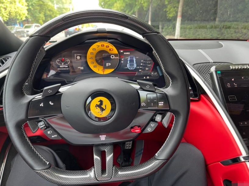 330万买辆法拉利roma,车钥匙被当成打火机,车主又拿出选配单