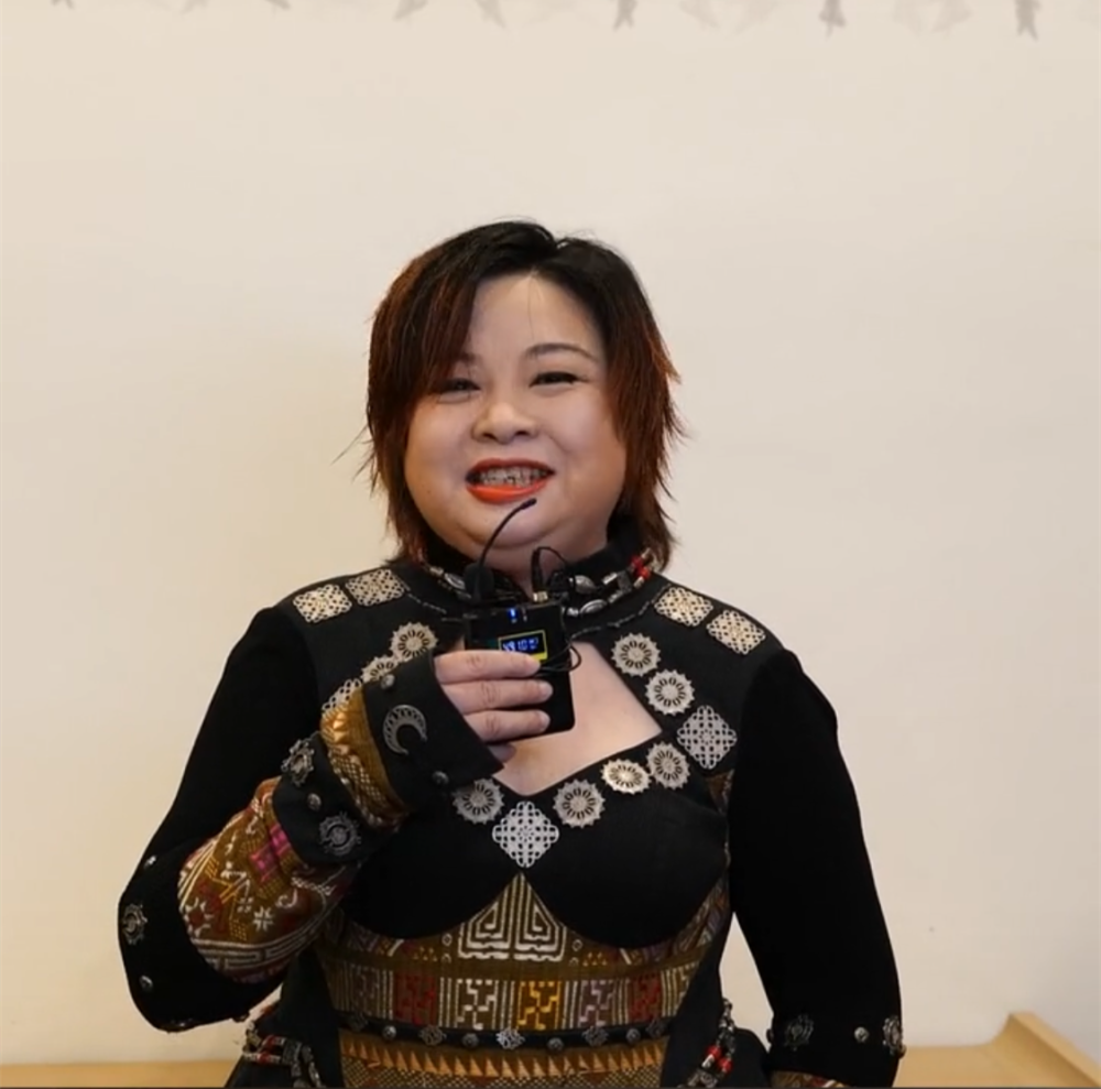 登春晚走红的李琼近照变化大双下巴显眼这些年她经历了什么