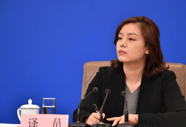 高冷女翻译张京16分钟速译惊艳国人比我漂亮还比我努力