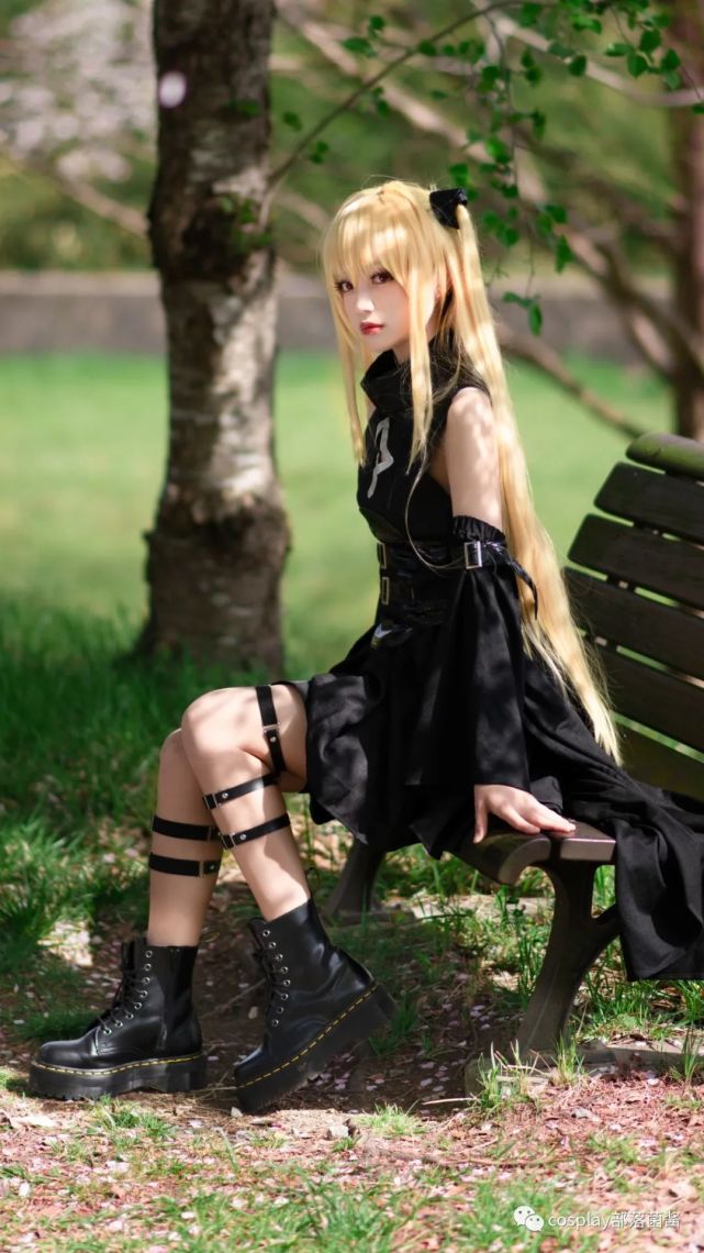 cos:出包女王金色暗影@黑岩奈酱