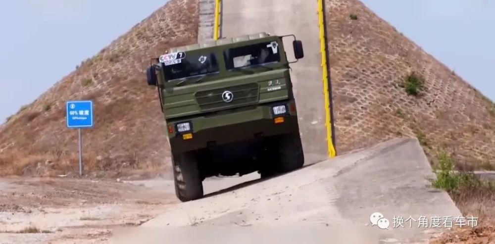 在2019年11月晚些时候播放的一档军事栏目中,对陕汽sx2550型10x10重型