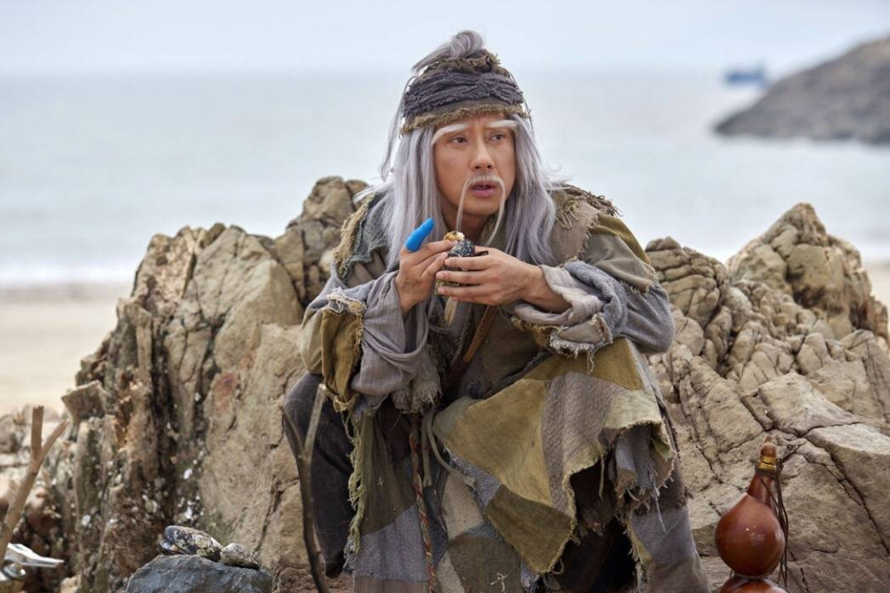 金庸笔下丐帮有三代四大长老哪一代武功最高