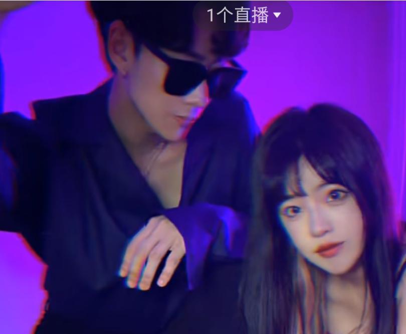 另外则是因为林锡本身口碑的下滑,因为他一直蒙着脸