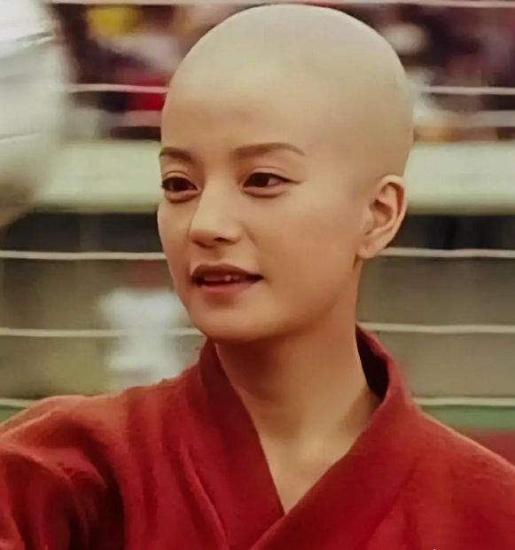 拍少林足球赵薇坚决不同意剃光头也成为了周星驰的遗憾