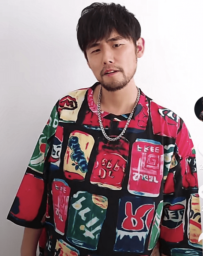 模仿成网红新的财富密码?乔峰客串服务员,山寨周杰伦萧亚轩同框_腾讯