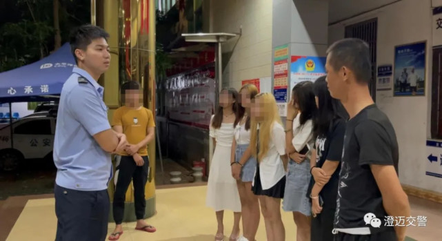 5名女初中生深夜街头"炫技",交警直接叫家长