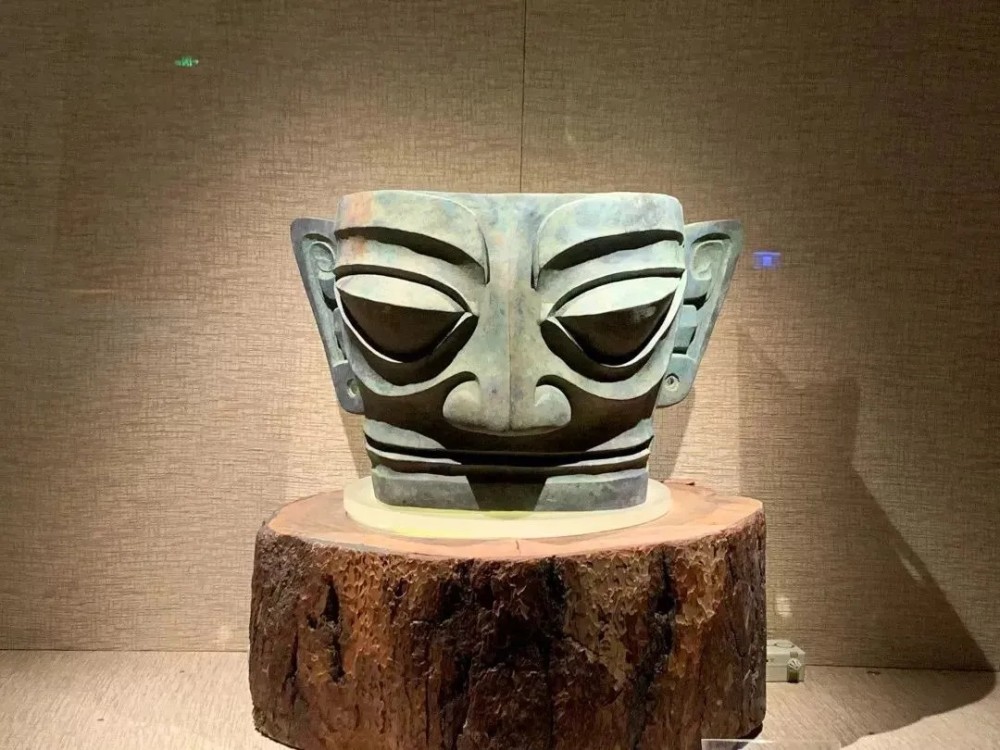 再比如良渚文化,上世纪30年代就在当地发现了玉器,80年代发现了祭坛