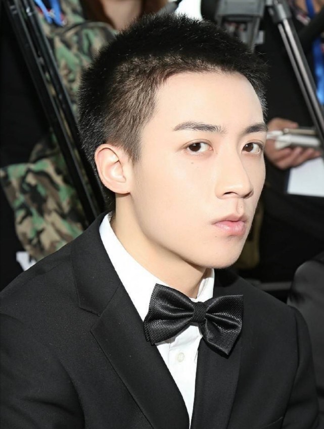 谷嘉诚陈小纭同回酒店恋情曝光