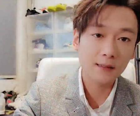 尽管回归现实后,洋气黄的线下事业有了不小的发展