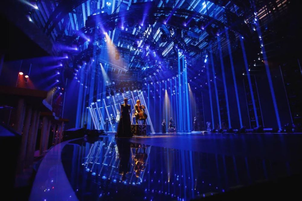 流淌的歌声3从导演意识的角度谈电视综艺节目的舞美设计