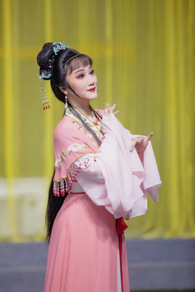 青年文艺之星91吕娅娜:被赞"越剧变脸第一人"_腾讯新闻