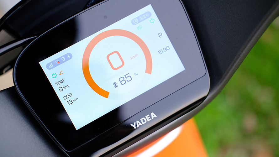 雅迪vflyl100max电动车评测高颜值高性能高智能的高端骑行体验