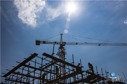 吉林市:顶高温 抢工期 施工忙