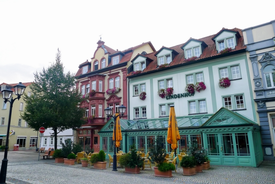 常德打造"异域风情小镇",由外国人在此开店,市民不买账