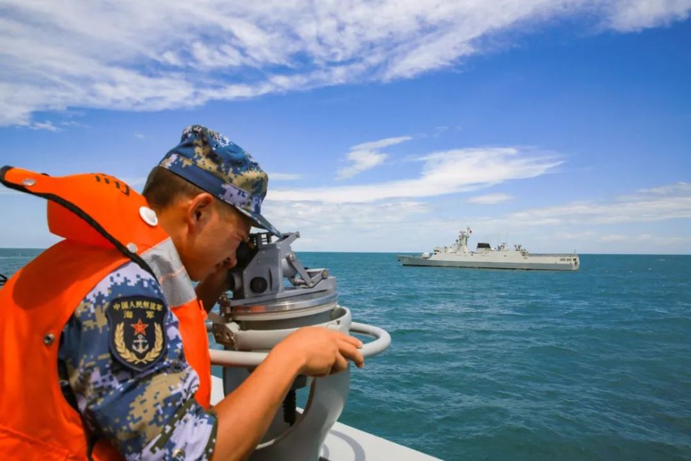 浮雷,临检拿捕等多个科目训练全面锤炼部队快速反应和精准打击能力南