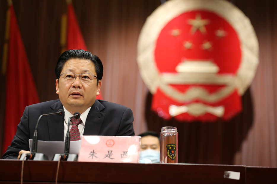 市委书记朱是西讲话新当选的南阳市人民政府市长王智慧进行宪法宣誓